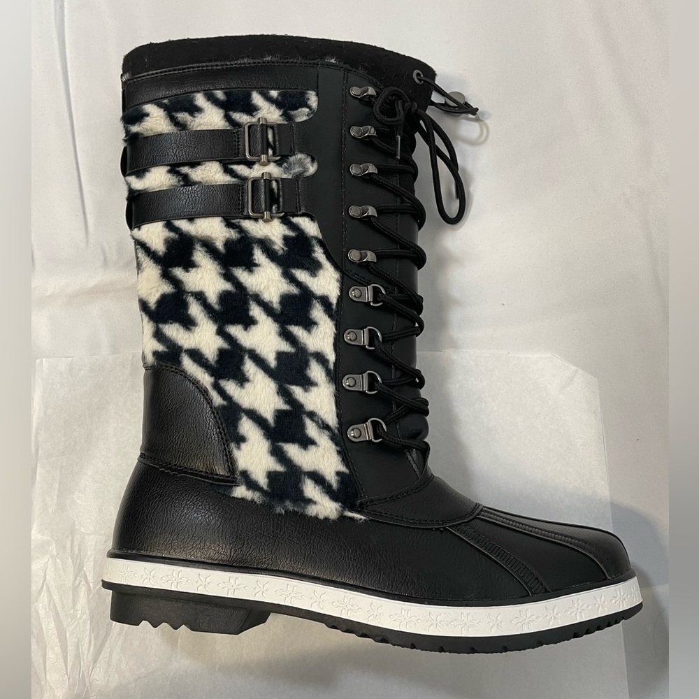 Cute warm winter boots! Size 9 BRAND NEW